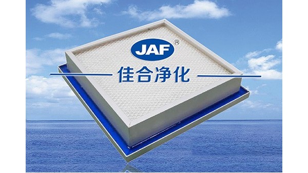 夏日炎炎，昆山佳合總經(jīng)理為車間員工送來鹽汽水
